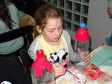 Karmniki dla ptaków powstały dziś w wieluńskiej bibliotece miejskiej